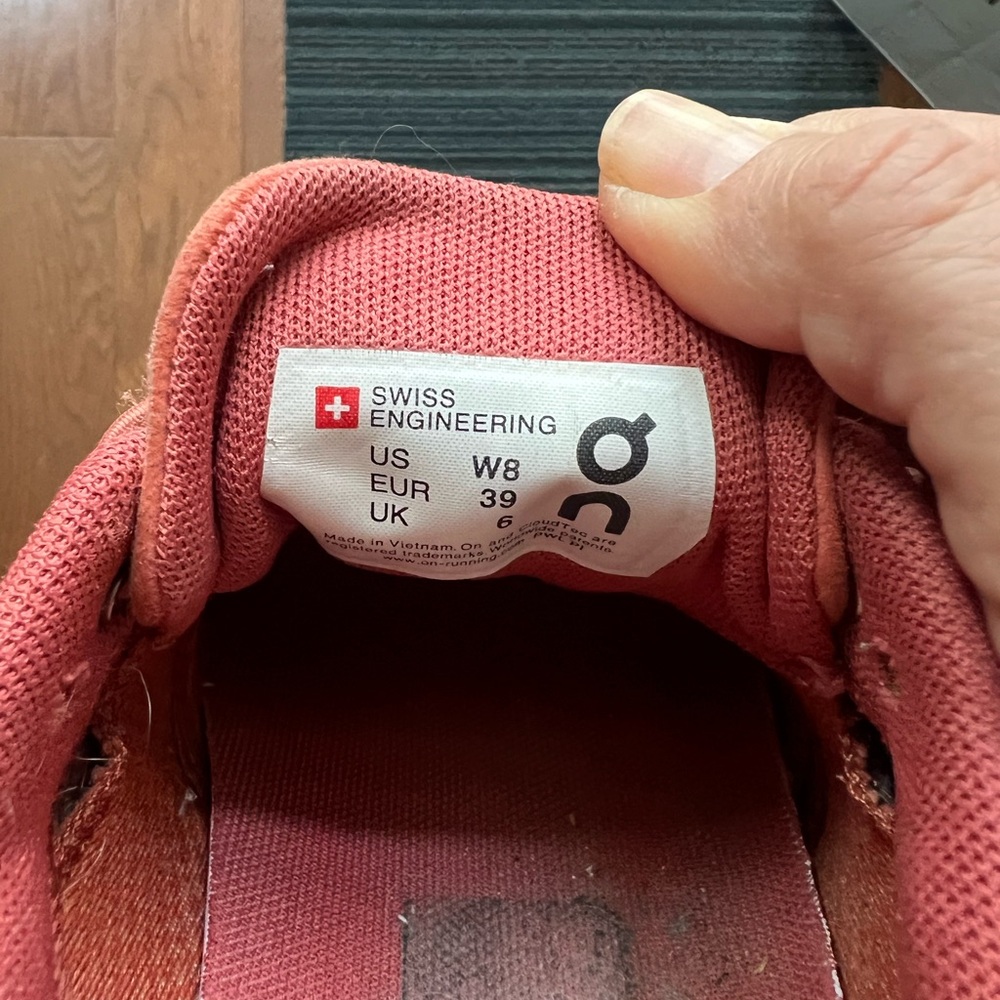 On Cloud women's coral sneakers